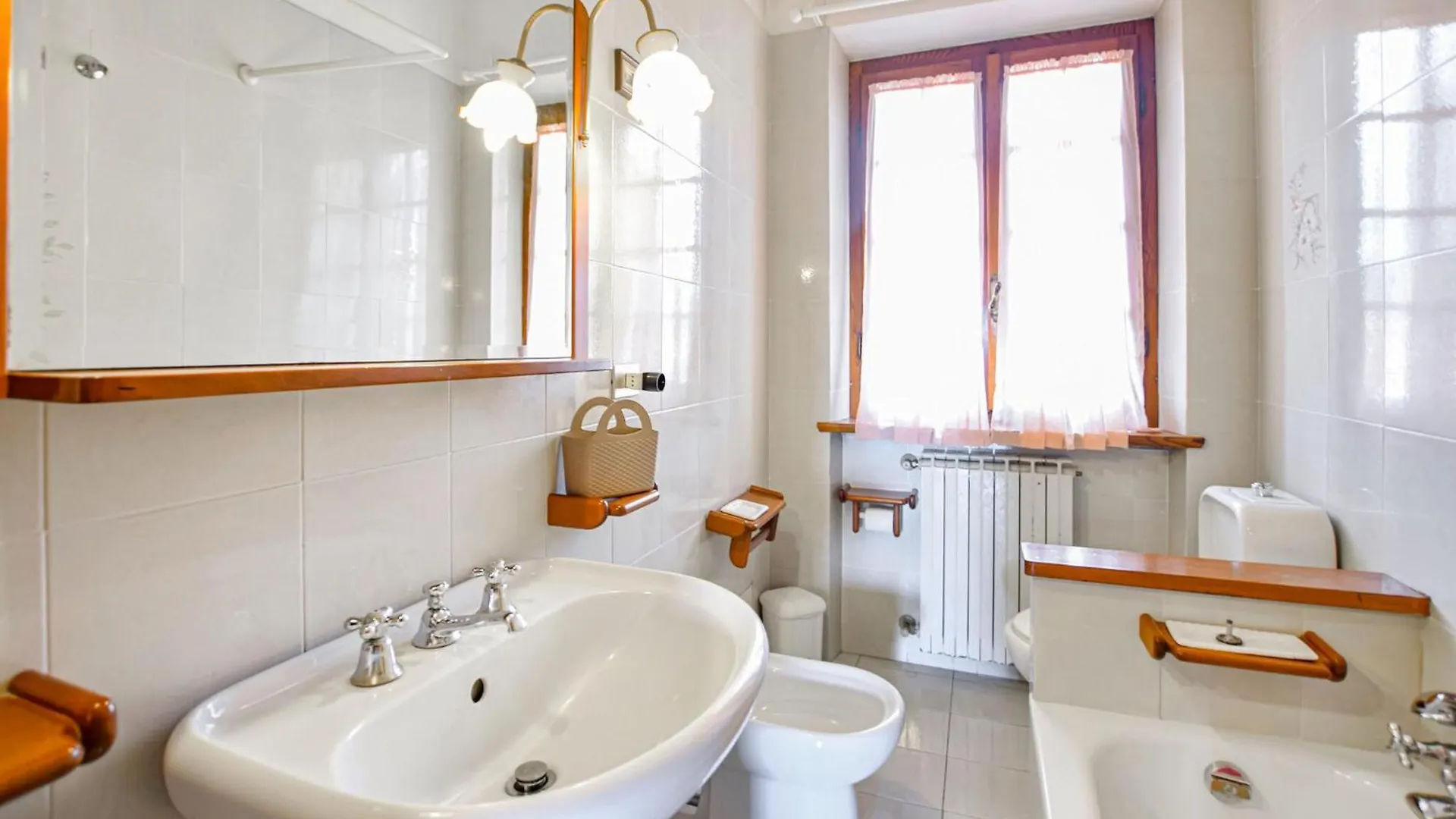 Stunning Apartment In Capezzano Pianore 0*,  Italie